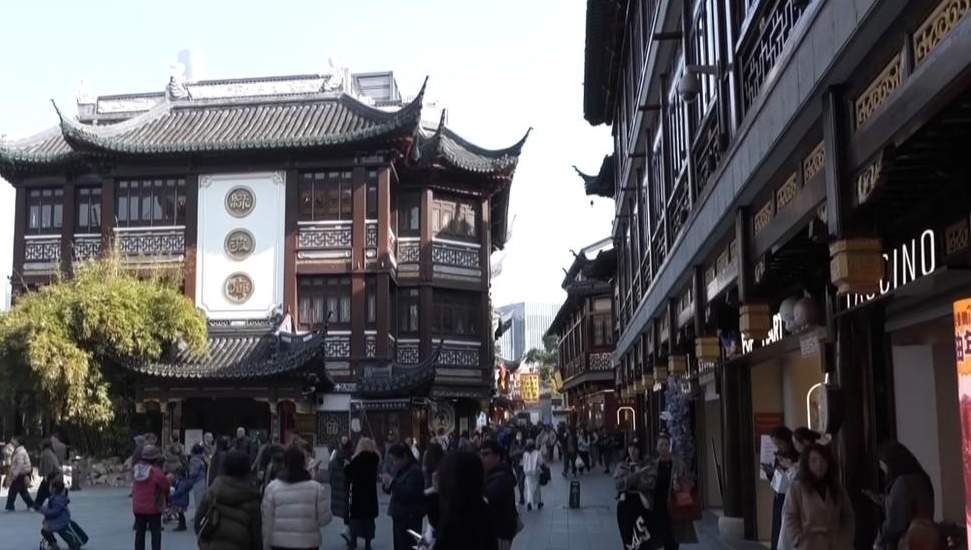 跨年饭预订火爆，年轻人青睐氛围感消费