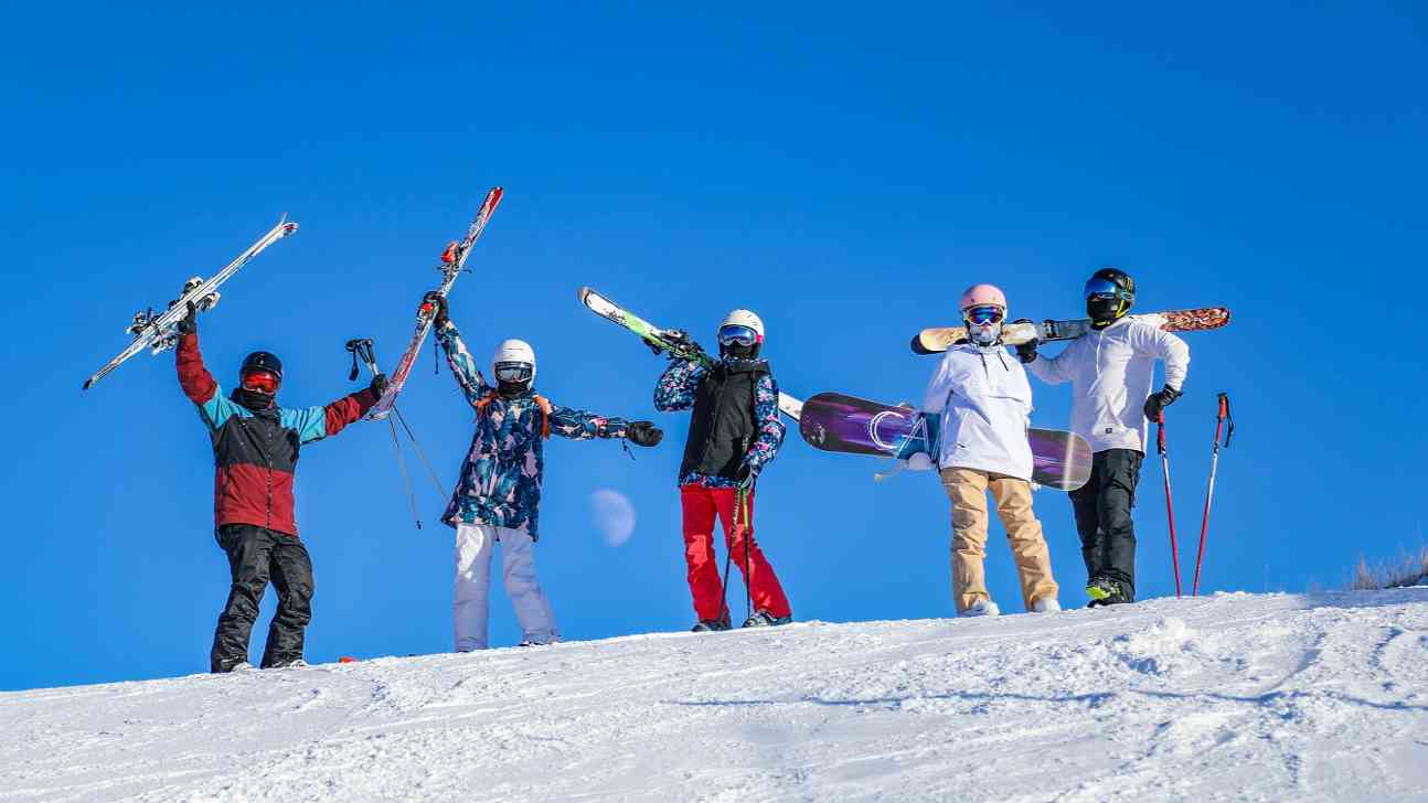 张家口崇礼冰雪经济崛起，滑雪过年成新时尚