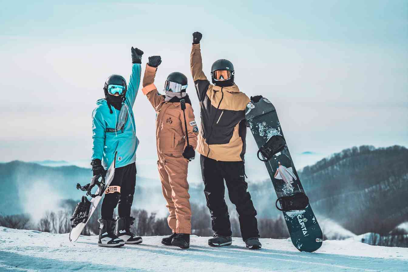 乘势而上 推动冰雪旅游持续繁荣