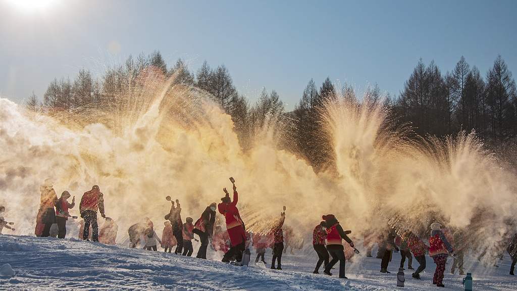 冰雪旅游热度攀升，哈尔滨阿勒泰成热门目的地