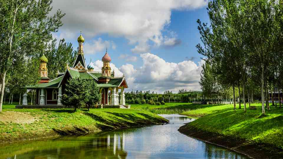 暑期旅游预订热潮开启 网红景区避暑目的地持续火爆