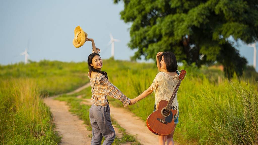 乡村旅游为何魅力独具？土味文化与创新发展双驱动