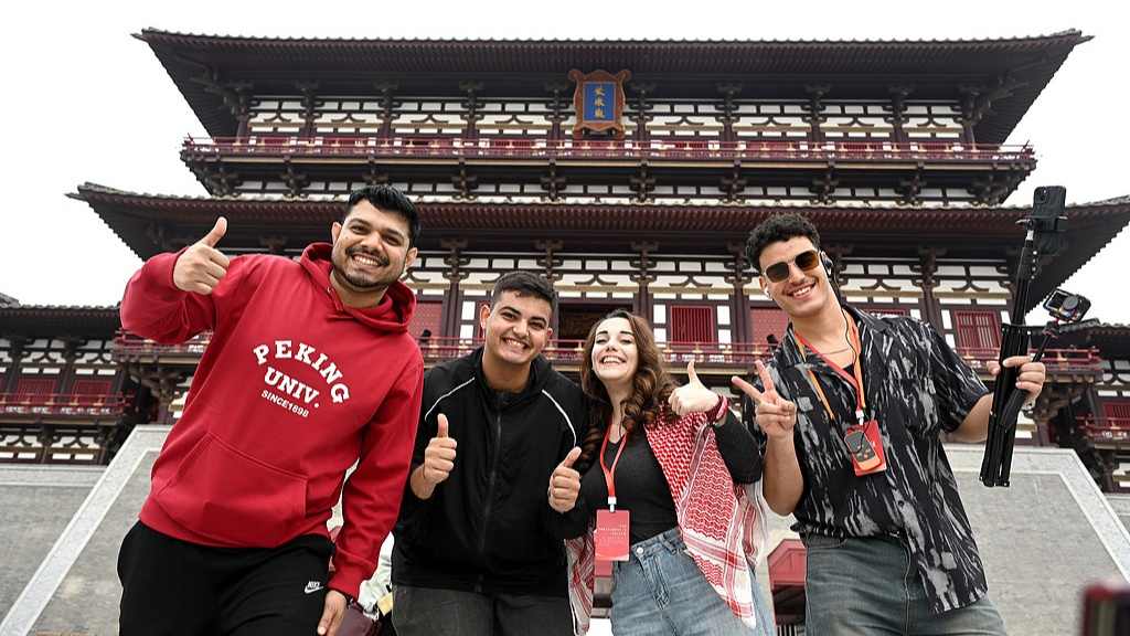 240小时过境免签政策成效显著 外籍旅客来华增长40.2%