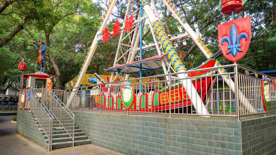 游乐园快通套餐名不副实 消费者权益受损需警惕