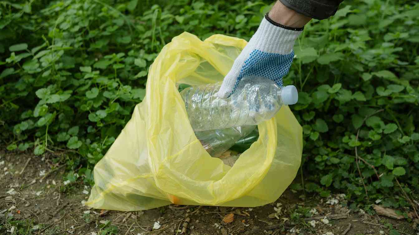 小众景点垃圾成灾 山野环境面临严峻挑战