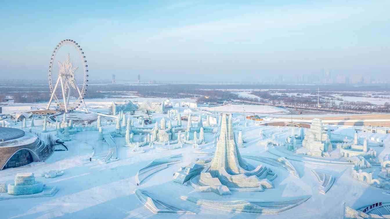 冰雪航线搜索热度攀升 北方滑雪目的地迎来客流高峰