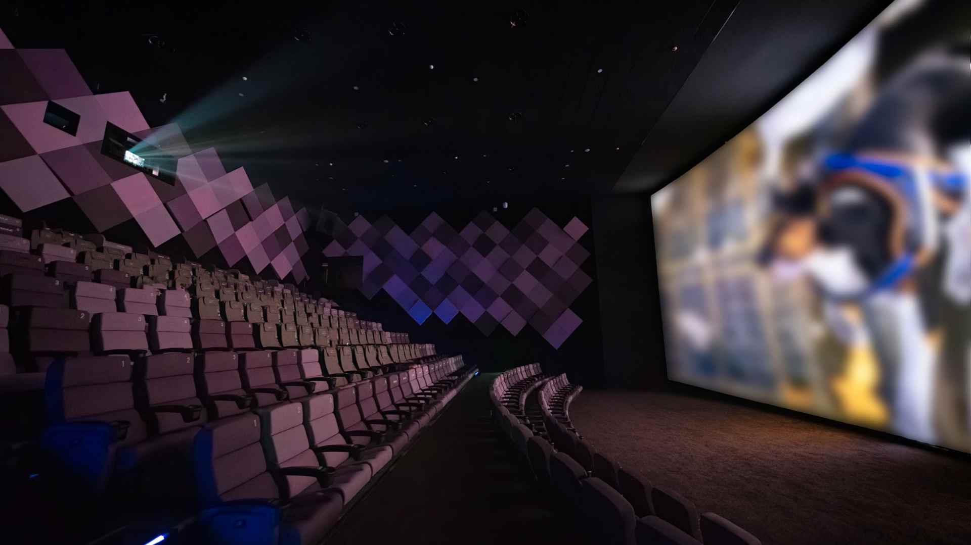 2025暑期档票房突破70亿 抗战题材影片《南京照相馆》登顶冠军