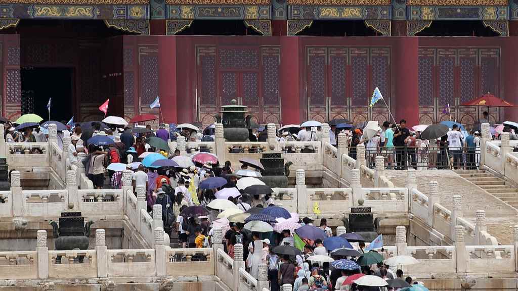 2025年暑期旅游预订火爆增长 亲子游占比六成避暑游成主流