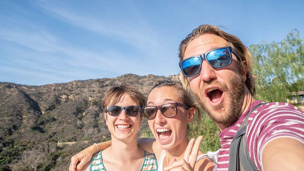 中国入境游热潮：240小时过境免签带动55国游客增长