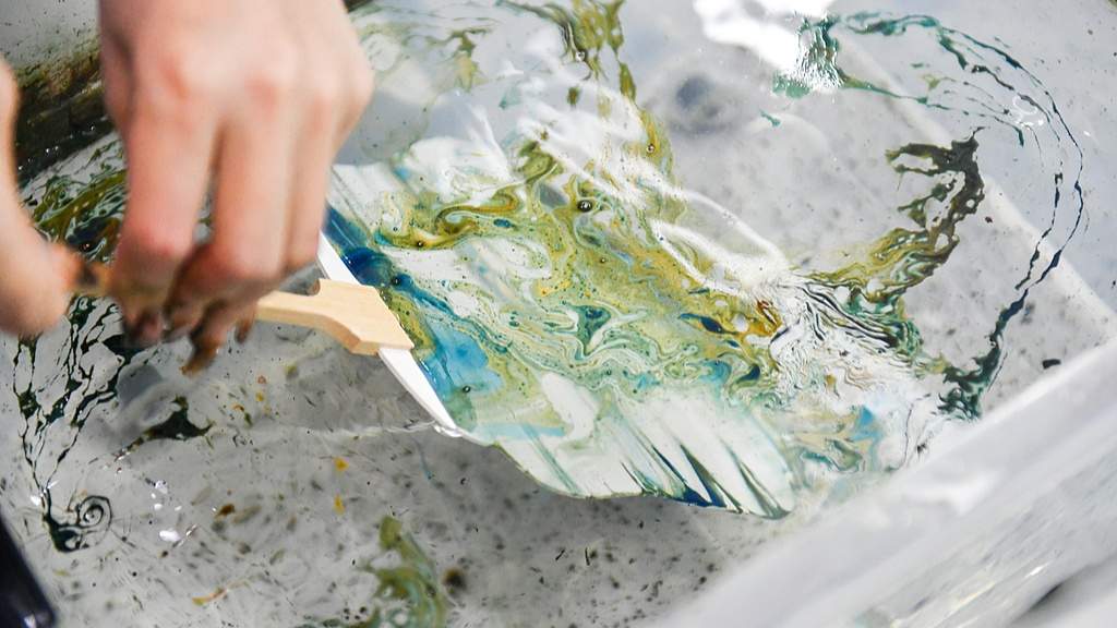 黎族织锦从“急需保护”到“人类非遗”的跨越之路