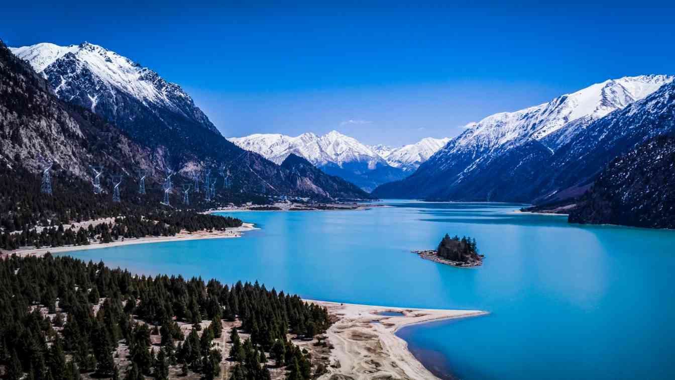 绿水青山赋能然乌镇旅游转型