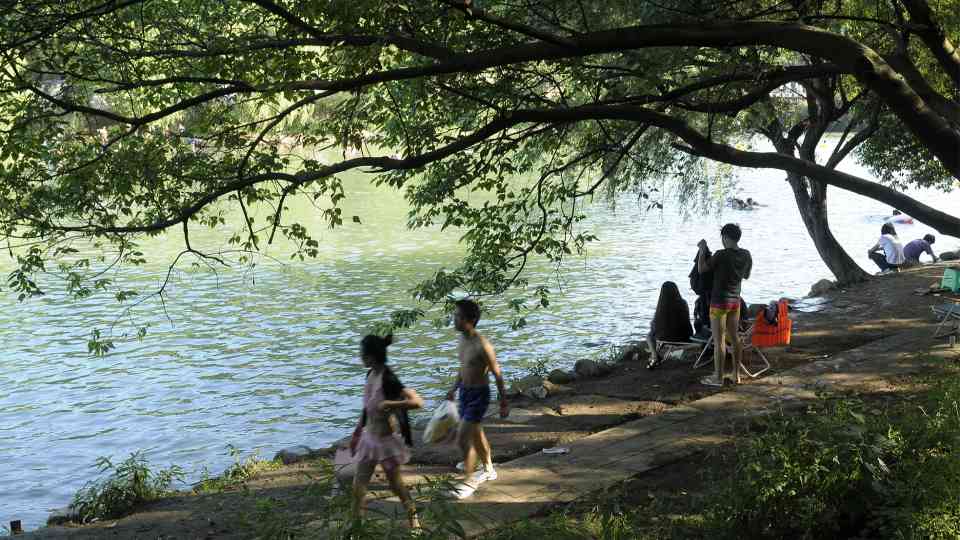 加强协同整治旅游市场秩序 严打强迫购物保障游客权益