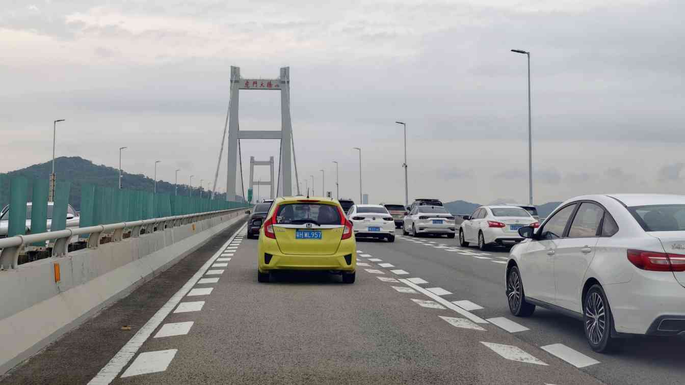 端午假期高速公路流量增长3% 新能源车占比超20% 交通部门加强疏堵保畅