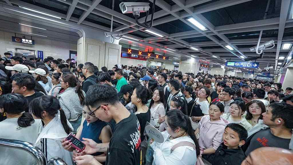 五一假期旅游预订量暴增 旅游列车和创新模式引领出行热潮